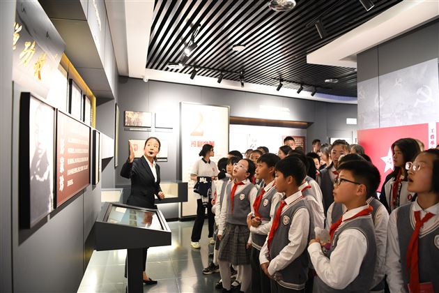 缅怀革命先烈  传承红色基因——棠外举行“铸魂·2024·清明祭英烈”主题教育活动 