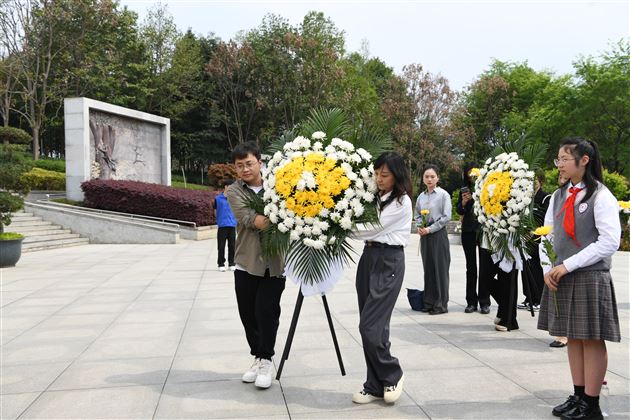 缅怀革命先烈  传承红色基因——棠外举行“铸魂·2024·清明祭英烈”主题教育活动