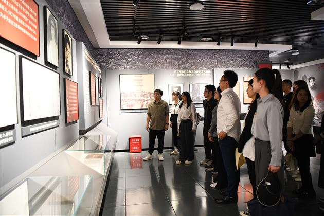 铸魂·2024清明祭英烈——成都棠湖外国语学校初中党总支部清明节祭扫活动