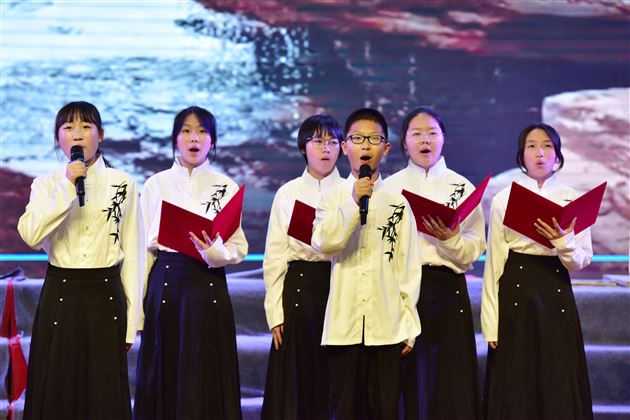 诵经典之声 扬家国情怀——棠外初2023级举办朗诵比赛