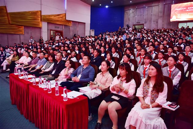 诵经典之声 扬家国情怀——棠外初2023级举办朗诵比赛 