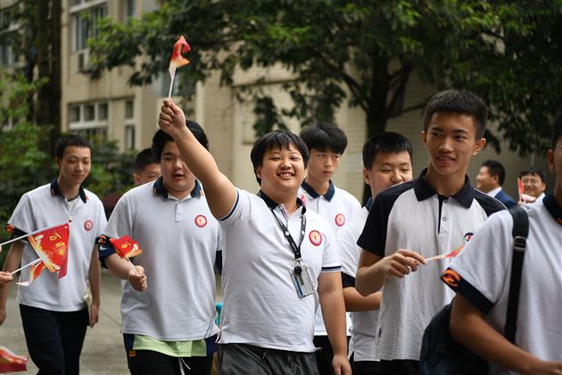 扬帆起航，逐梦中考——棠外召开初2021级中考动员暨学生表彰大会 