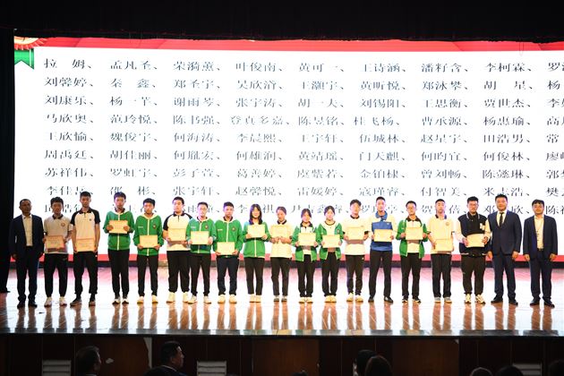 扬帆起航，逐梦中考——棠外召开初2021级中考动员暨学生表彰大会 