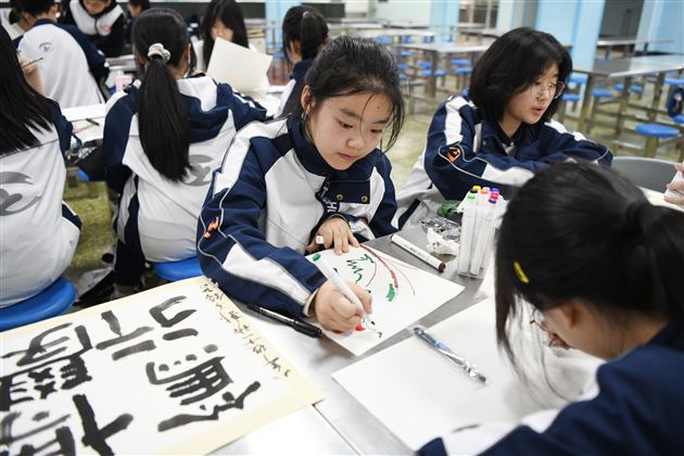 向阳而生 向美而行——2024棠外初2022级校园海报招贴设计大赛圆满举行