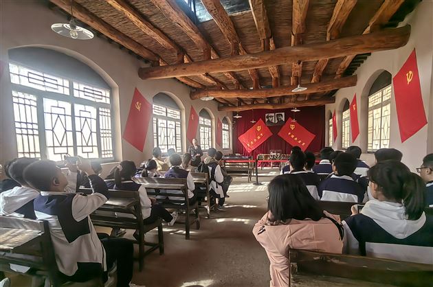 行万里立志报国 见天地继往开来——记棠外高2022级部分师生河北研学行 