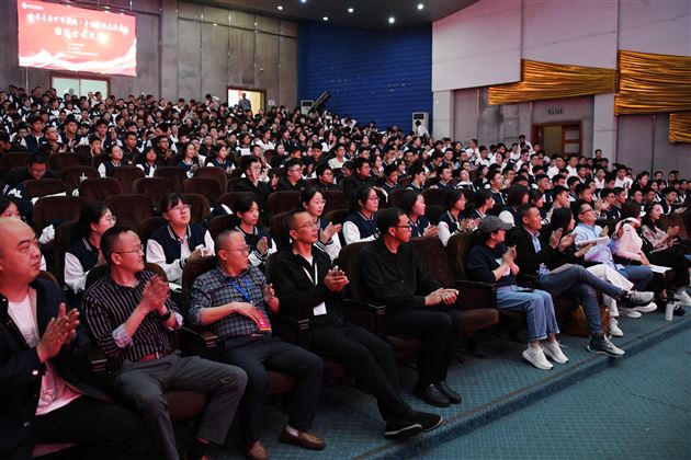 吟诗抒豪情 立志创辉煌——记棠外高2023级班级合唱比赛