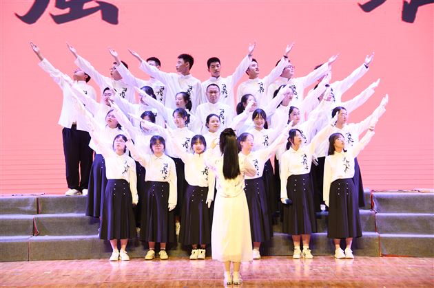 吟诗抒豪情 立志创辉煌——记棠外高2023级班级合唱比赛