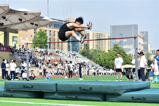 棠外高中第二十届田径运动会如期举行