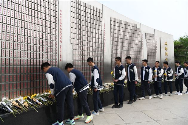 清明祭英烈 共铸中华魂——棠外高中开展“铸魂·2024·清明祭英烈”主题系列活动