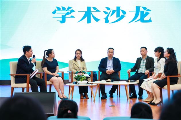 棠外附小冯文老师在成都市跨学科学习任务群专题教研活动中献课