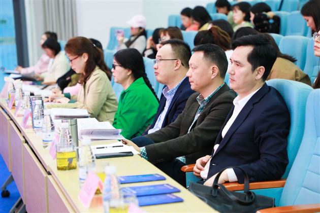 棠外附小冯文老师在成都市跨学科学习任务群专题教研活动中献课 