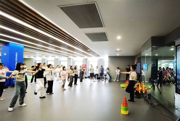 棠湖仁智幼儿园周先勇副园长受邀为 “幼儿教师体育素养提升研修班”作专项培训