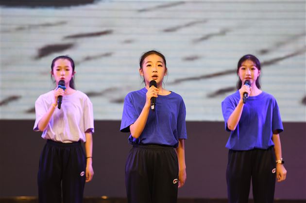 “英”悦之Sing，歌声飞Young——记棠外初2023级英语素质展示活动