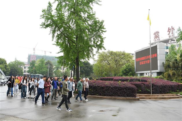 相聚棠外，共研新“语”——棠外携手德阳五中开展高中语文教研活动 