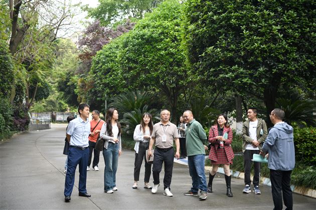 相聚棠外，共研新“语”——棠外携手德阳五中开展高中语文教研活动 