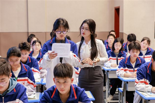 陈燚老师上课现场图