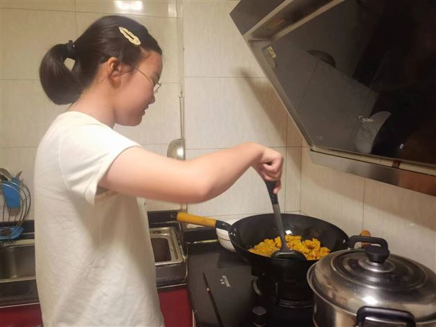 以爱之名 感恩母亲——记棠外初2023级1班母亲节特别活动