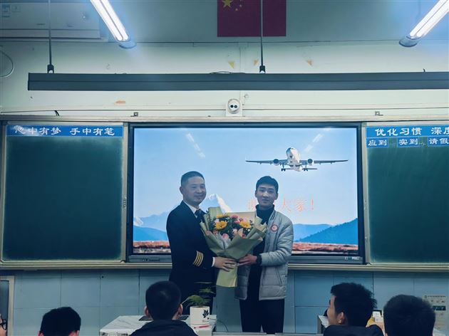 棠外高2022级开展“家长进课堂助力学生生涯规划”主题活动（一）