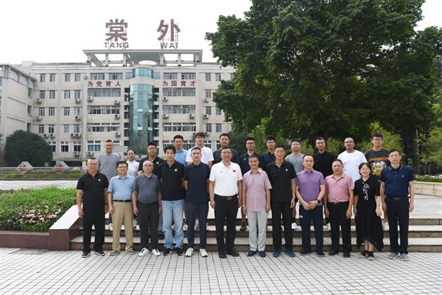 四川省田径协会与棠外签署战略合作协议并授牌 