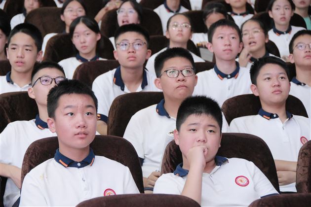 提升全民科学素质 协力建设科技强国——棠外初中举办“科普进校园”讲座活动