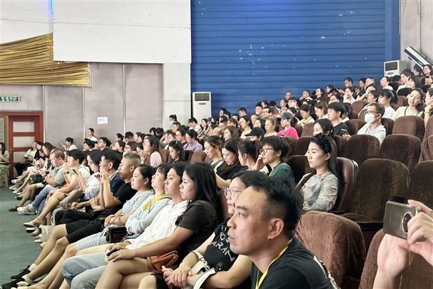 齐心戮力集智能  家校合力育英才