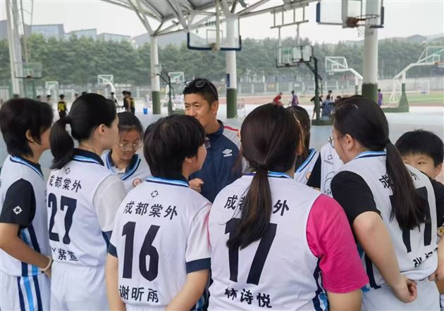 棠外初中篮球队在2024年双流区中小学校园篮球赛中获佳绩