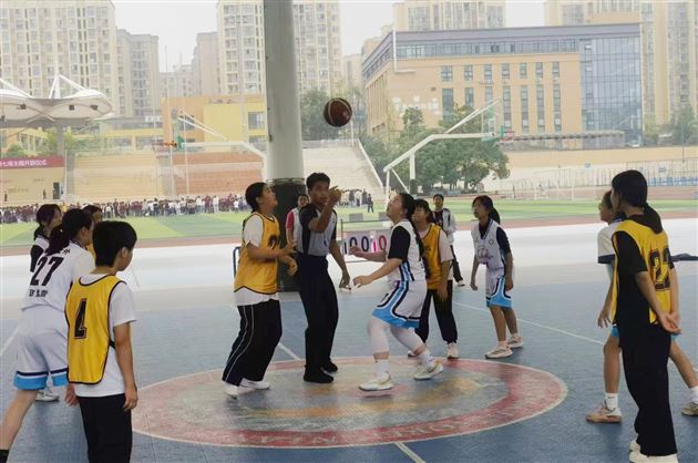 棠外初中篮球队在2024年双流区中小学校园篮球赛中获佳绩