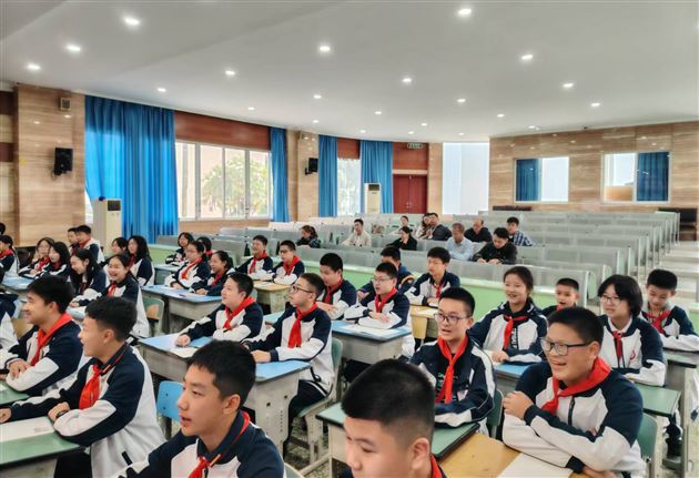 厚植爱国情怀 培育时代新人——棠外初2023级、初2024级各班开展爱国主义主题班会课 