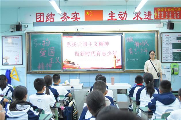 厚植爱国情怀 培育时代新人——棠外初2023级、初2024级各班开展爱国主义主题班会课