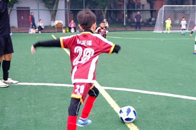 第四届“光成杯”公益足球赛事在棠外圆满举行