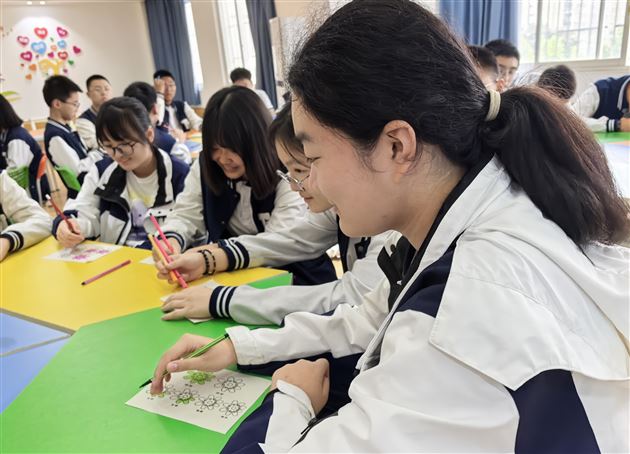 送你一朵小红花——棠外高中开展生涯规划辅导课