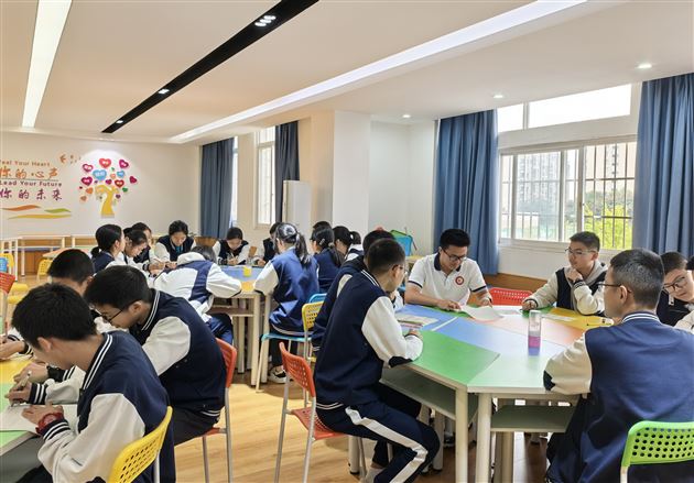 送你一朵小红花——棠外高中开展生涯规划辅导课