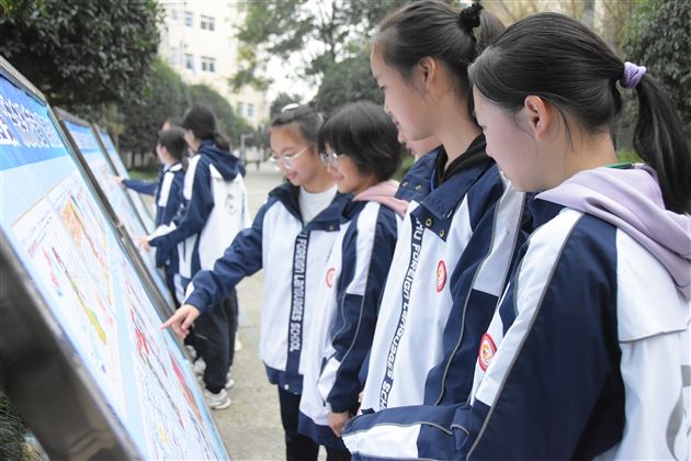 明日外交光辉 今日英语风采——棠外初中开展初 2023 级“未来外交官”英文手抄报活动