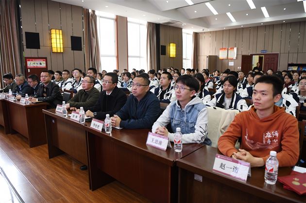 棠外人文考古社举行高2024级分社成立大会