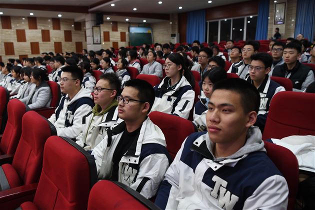 中国海洋大学、厦门大学向棠外授“优质生源基地”牌匾