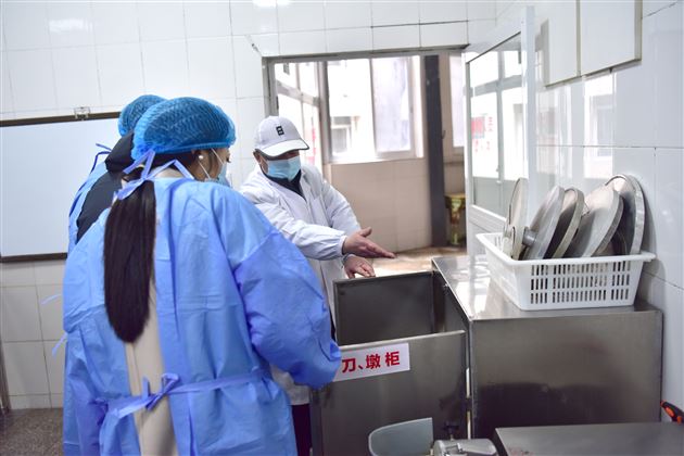 聚焦食品安全 共筑校园防线——成都棠湖外国语学校召开膳食管理家长委员会全体会议