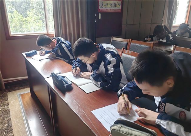 担当砺青春 笃行向未来——棠外初中2024年下半年团课培训活动圆满完成