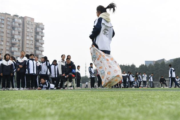 棠外初中成功举办第十一届冬季师生集体趣味运动会