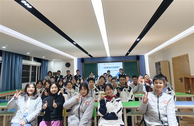 一定要当外交官吗——中国人民大学学长作客棠外第18期校友分享会