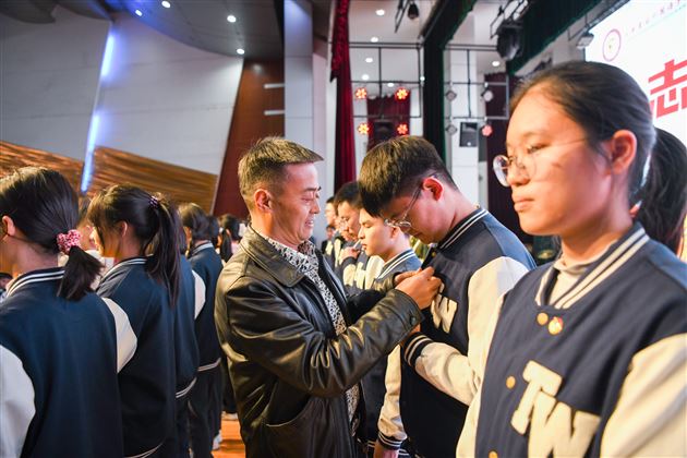 志学之路 共启未来——棠外举行2024年纪念“一二·九”爱国学生运动89周年主题团日活动