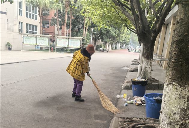 全员清洁行动 共建美好校园——记棠外初2023级1班校内劳动实践活动 