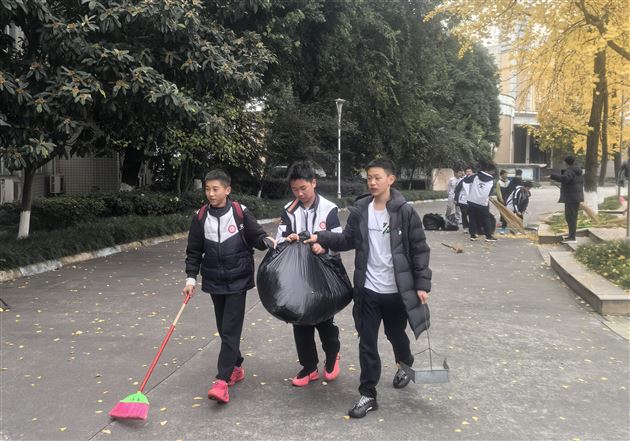全员清洁行动 共建美好校园——记棠外初2023级1班校内劳动实践活动 