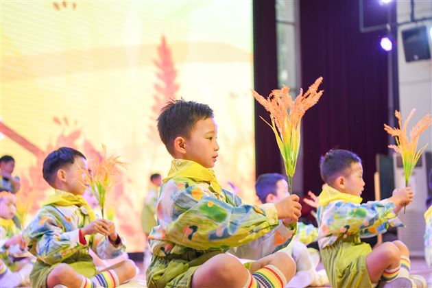 聆听花开的声音 点亮七彩的童年——棠外附小举行2024级学生入学百日庆典活动 