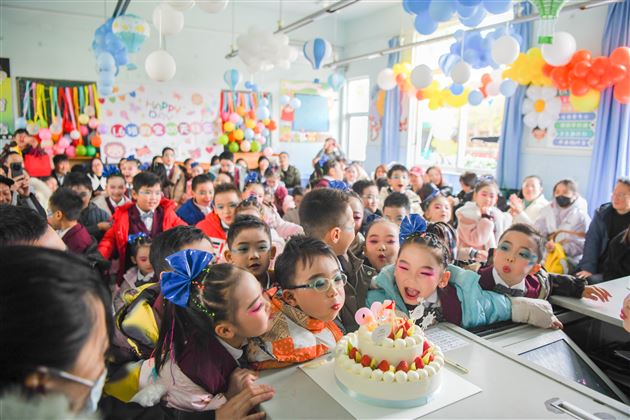 聆听花开的声音 点亮七彩的童年——棠外附小举行2024级学生入学百日庆典活动 