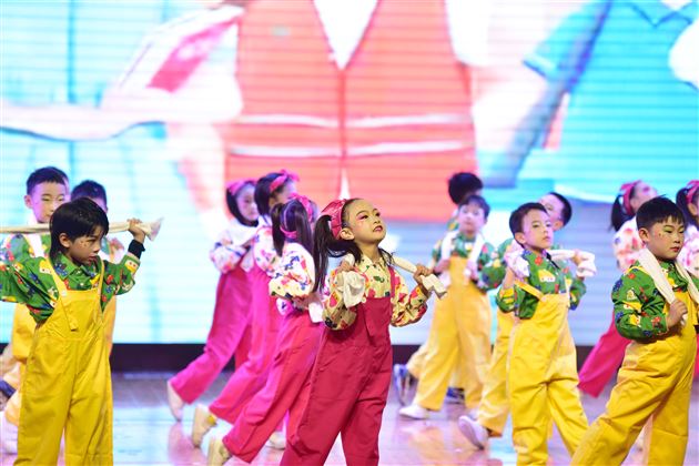 聆听花开的声音 点亮七彩的童年——棠外附小举行2024级学生入学百日庆典活动 