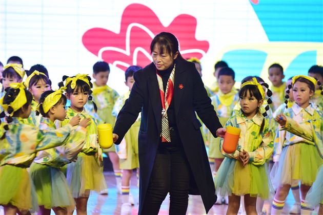 聆听花开的声音 点亮七彩的童年——棠外附小举行2024级学生入学百日庆典活动