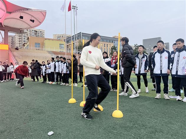 五项全能展风采 全面比拼亮英姿——初中五项全能体育比赛圆满落幕 