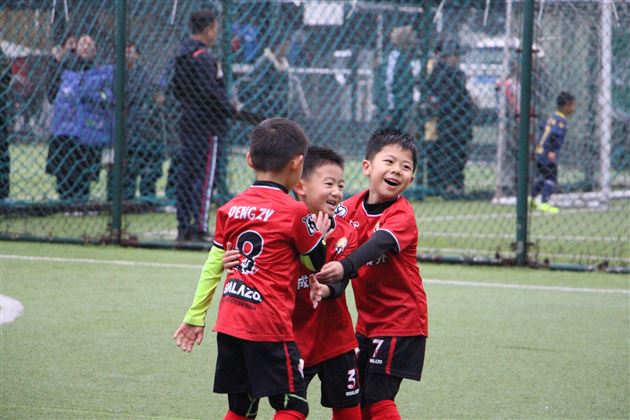 棠外附小一年级足球精英队勇夺T乙联赛U7混合组上半赛季冠军 