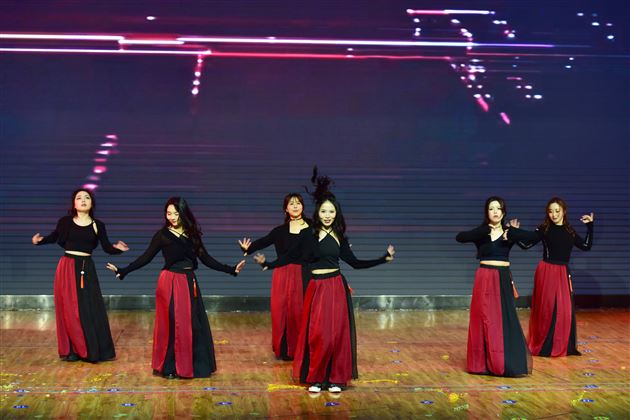 新春联欢，我们向上，棠外向前！——棠外教职工2025年迎新春联欢会