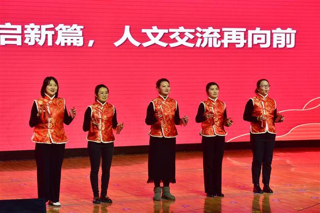 新春联欢，我们向上，棠外向前！——棠外教职工2025年迎新春联欢会 